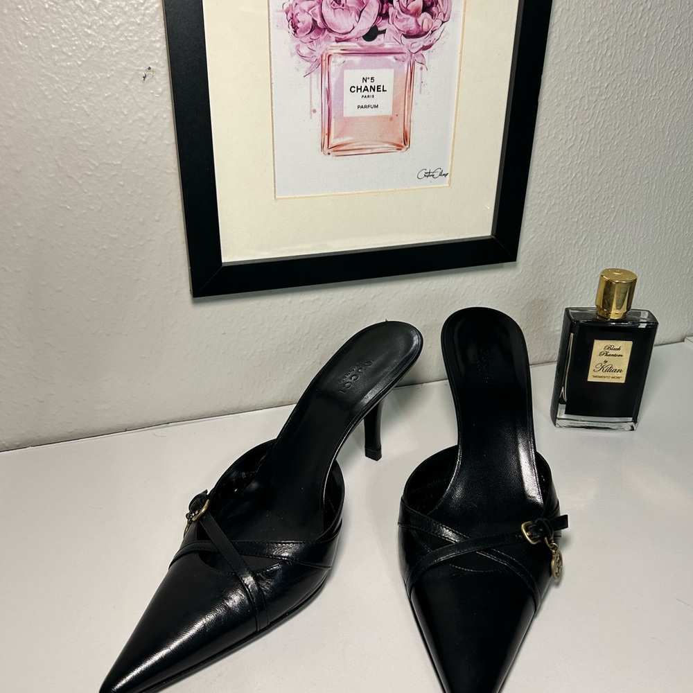 Selling my black  leather Gucci mules, used in excellent condition.